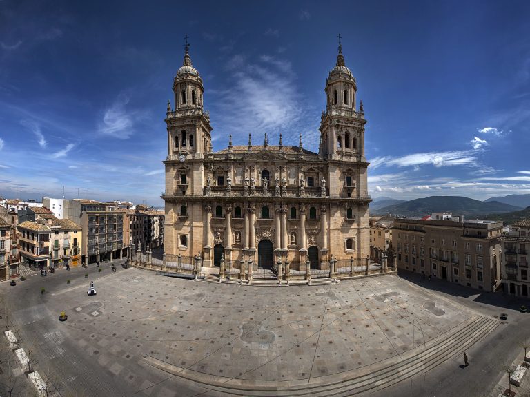 miniatura en baja Catedral de Jaen scaled