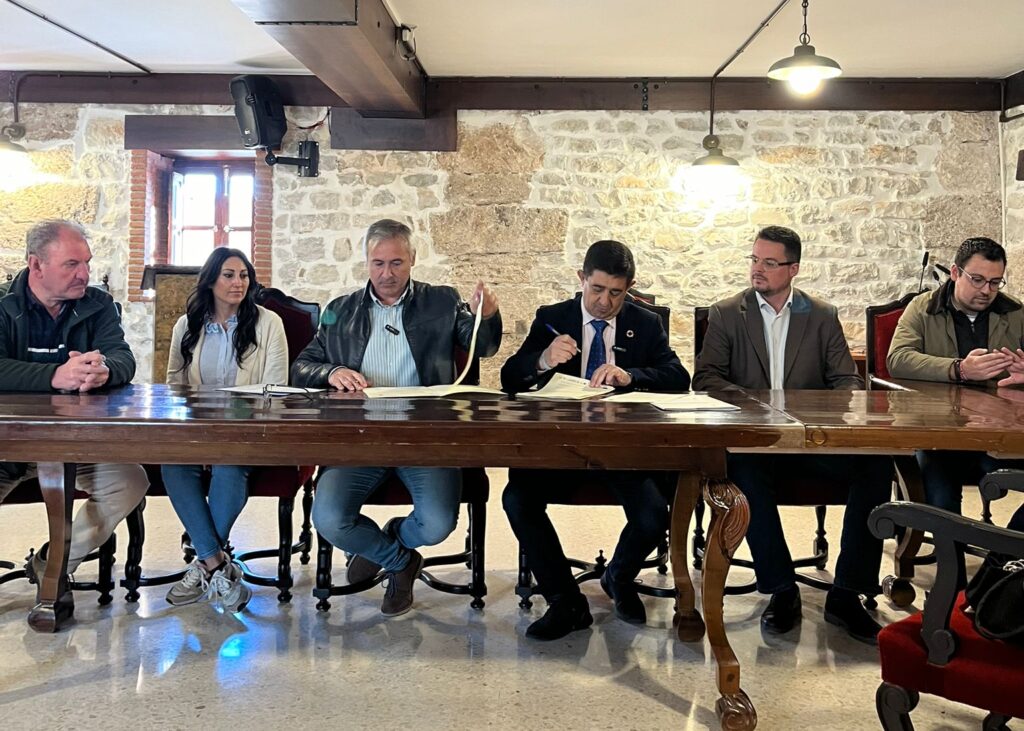 20241119 Firma convenio Noalejo paraje Navalcán Plan Sierra Mágina 1
