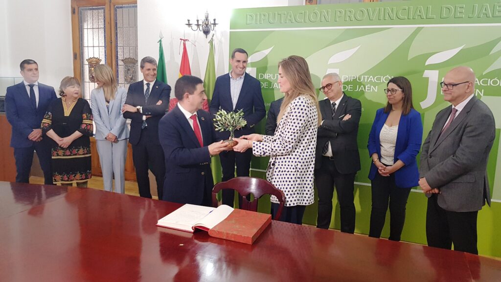 20250414 Entrega Olivo (1)