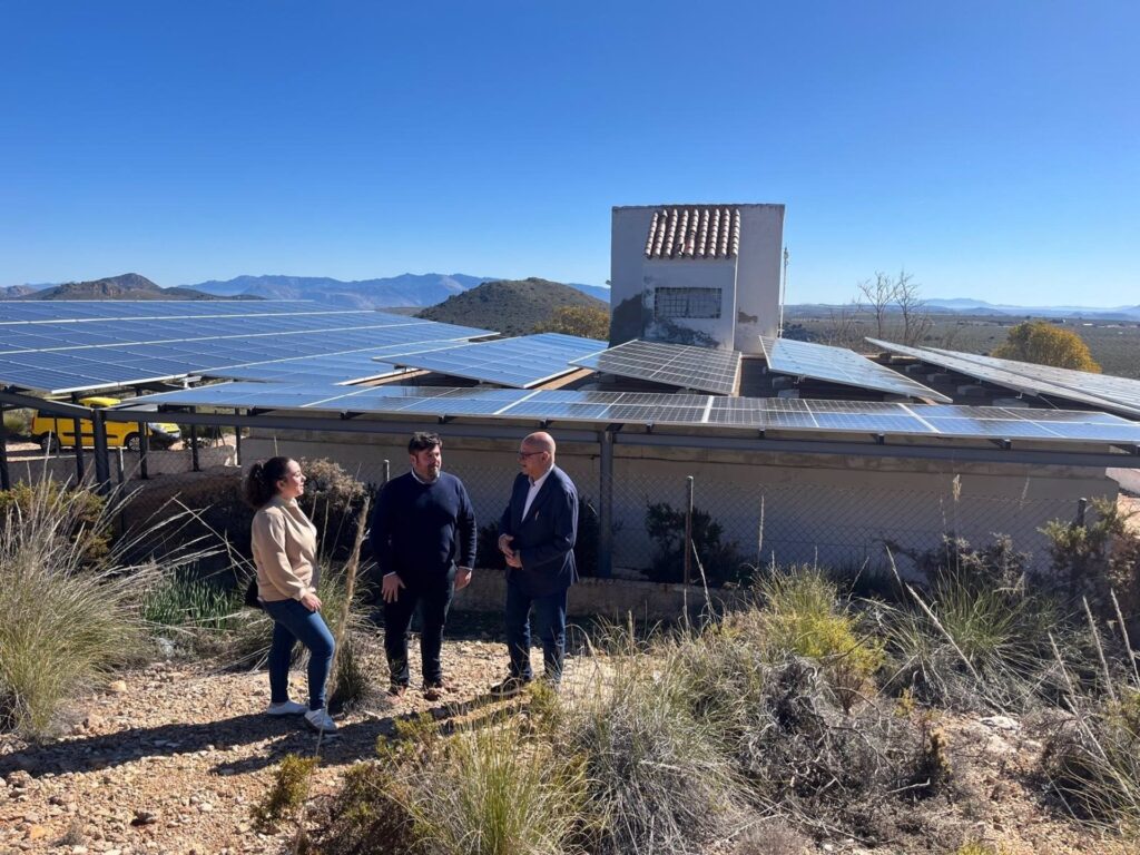 Jaén.  AndalucíaVerde.  Cabra del Santo Cristo instala placas solares en edificios municipales con una ayuda estatal