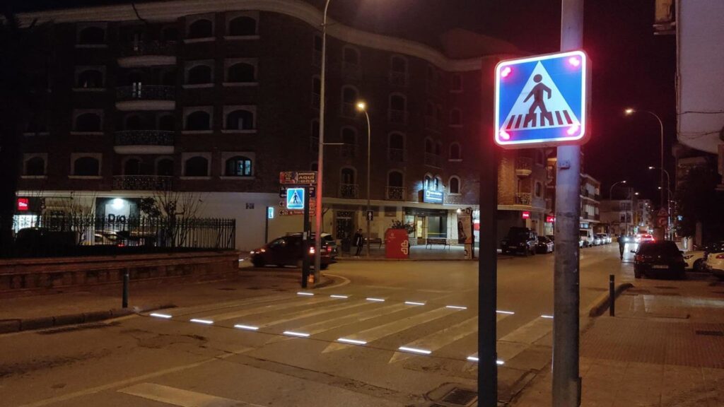 Jaén. Martos incorpora pasos de peatones y riego inteligentes, estaciones meteorológicas y paneles informativos