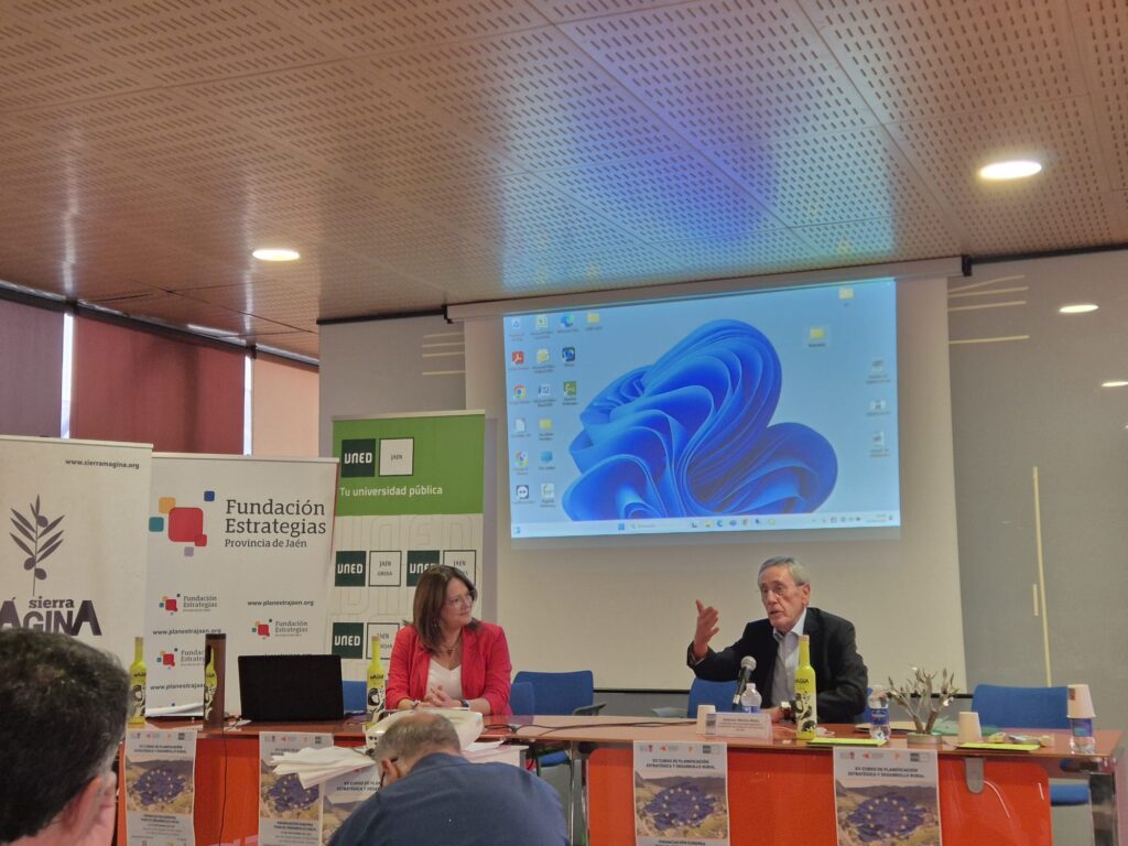 Lourdes Martínez clausura el Curso de Planificación Estratégica