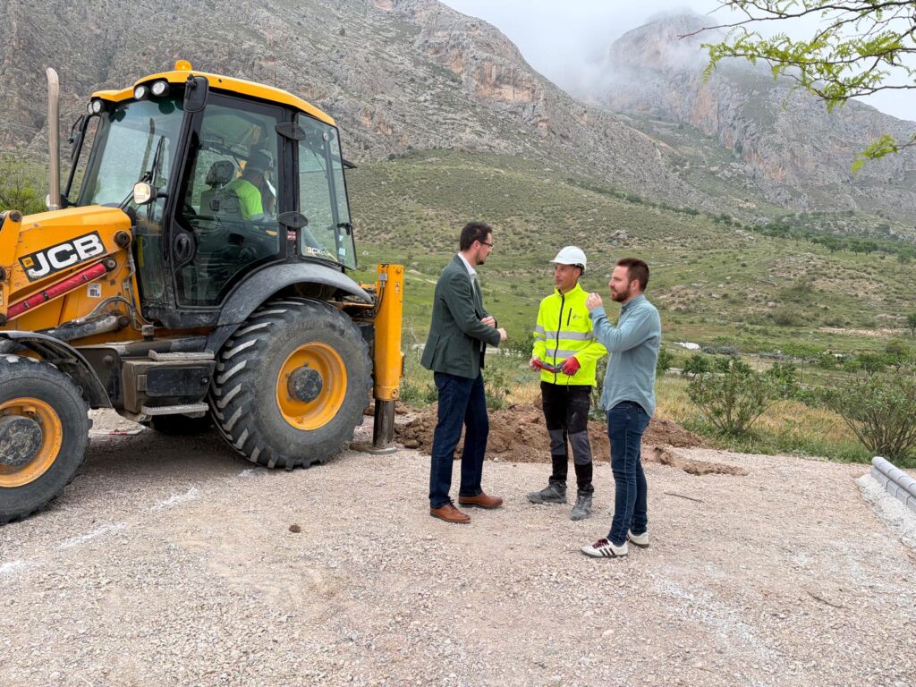 20260422 Visita técnica obras parking autocaravanas Bedmar 2